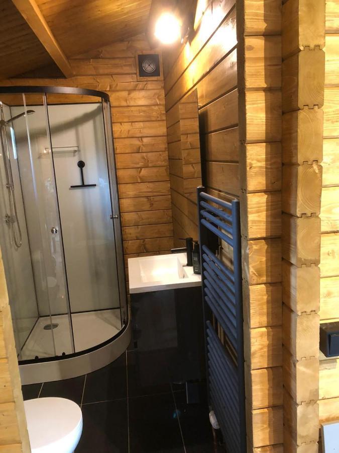 3 Slaapkamer Blokhut Met Opgemaakte Bedden Villa Putten Esterno foto