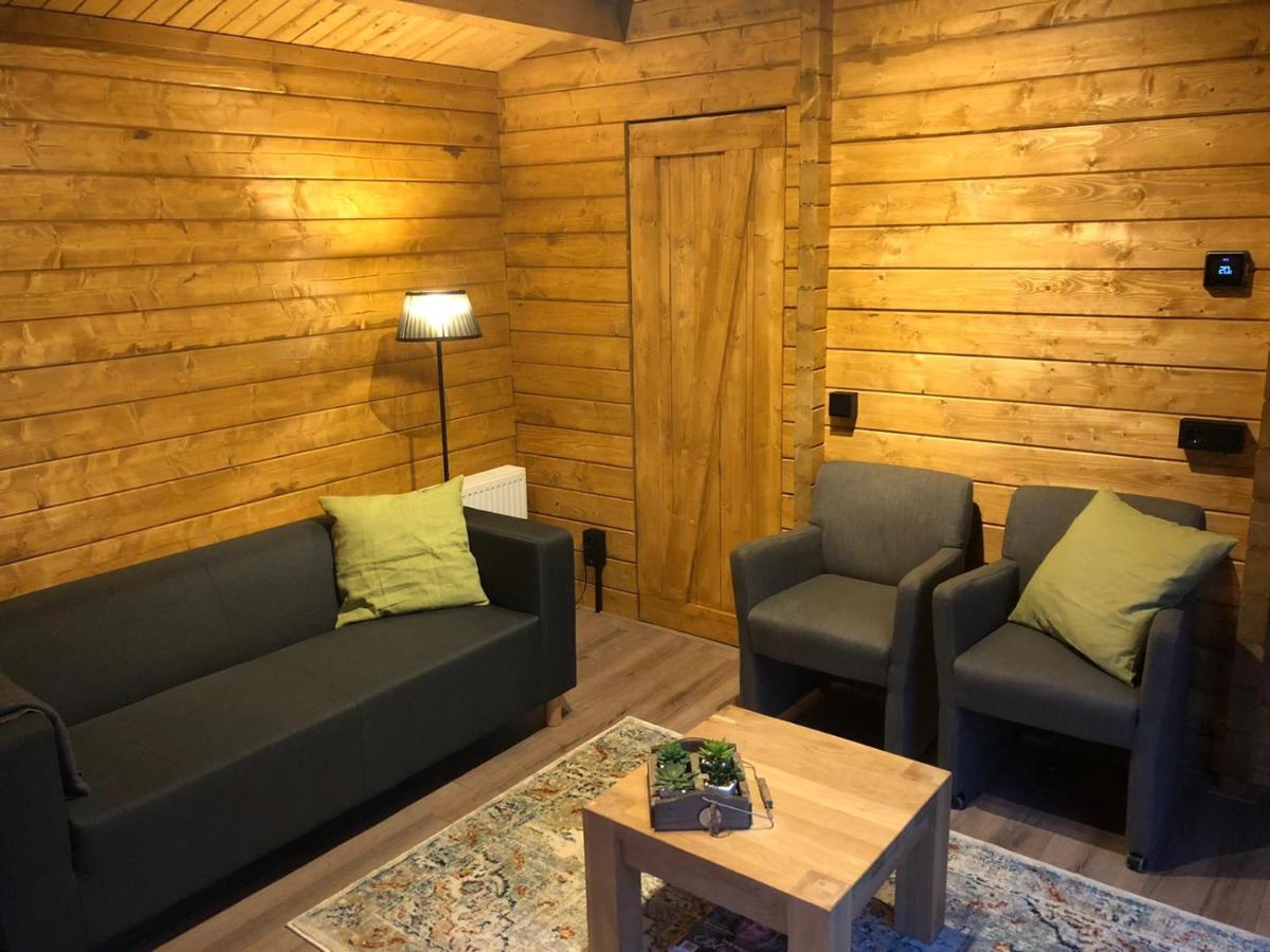 3 Slaapkamer Blokhut Met Opgemaakte Bedden Villa Putten Esterno foto