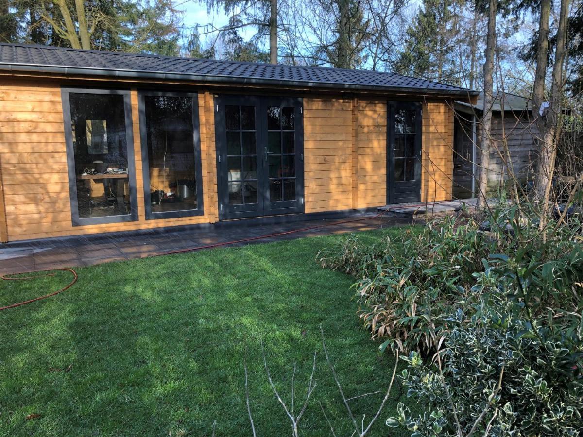 3 Slaapkamer Blokhut Met Opgemaakte Bedden Villa Putten Esterno foto