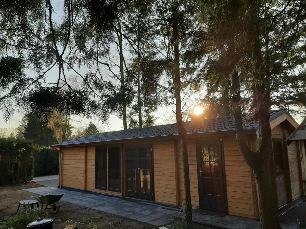 3 Slaapkamer Blokhut Met Opgemaakte Bedden Villa Putten Esterno foto